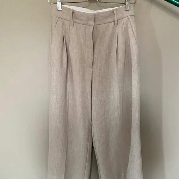 Aritzia Effortless Pant - Picture 2 of 4